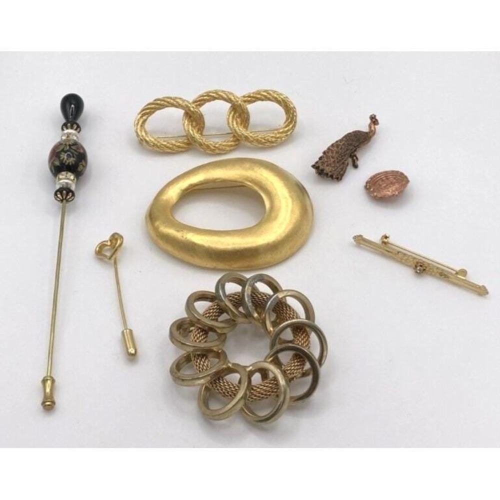 Vintage Lot of (8) Brooches Pins Gold Tone‎ Rhinestone Heart Peacock Circle